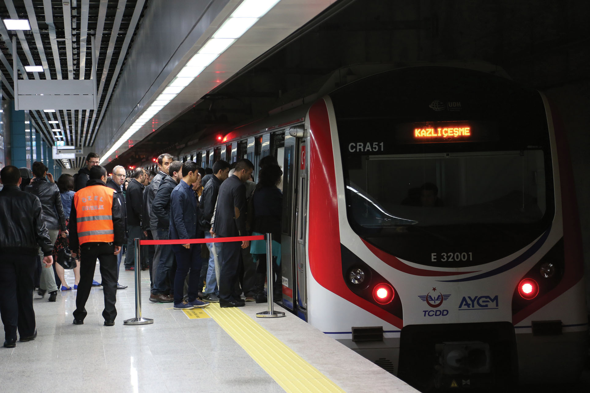 Работа метро стамбул. Метро Стамбула 1875. Marmaray Стамбул место. Метро под морем в Стамбуле. Marmaray МЦД В Стамбуле ютуб.